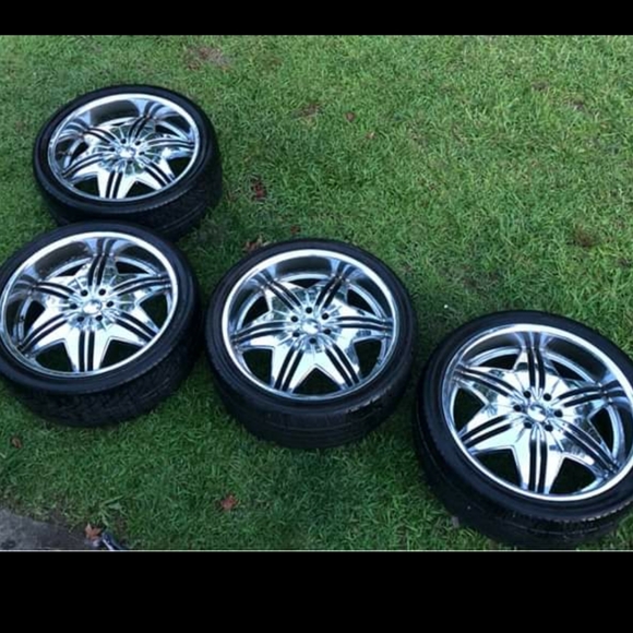 Other - 24" RIMS 6 LUGS CHEVY